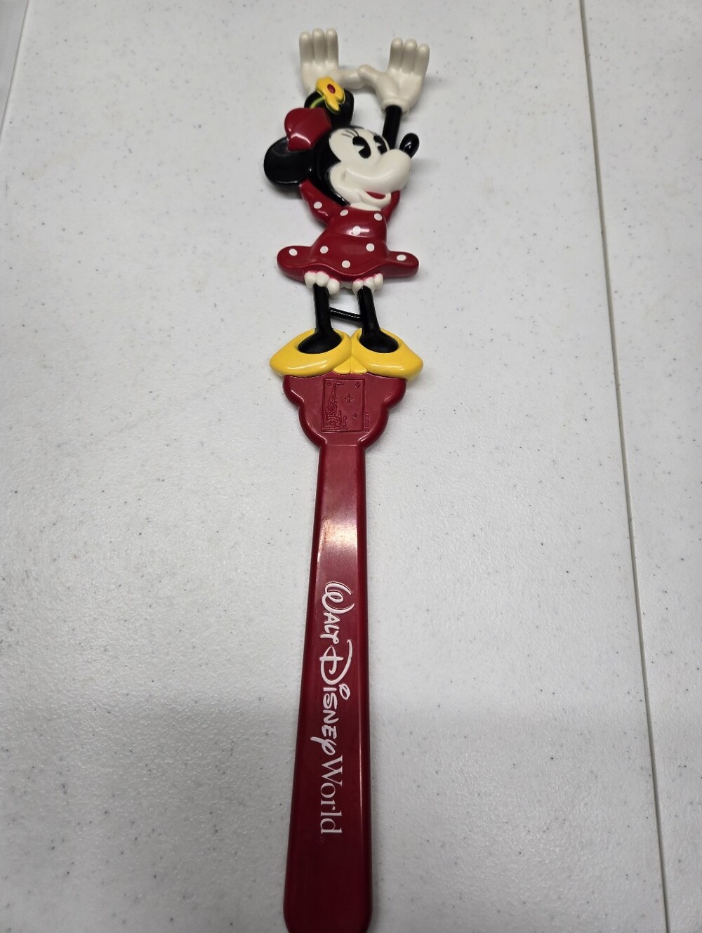 Vintage Walt Disney World Minnie Mouse Back Scratcher Collectible Souvenir